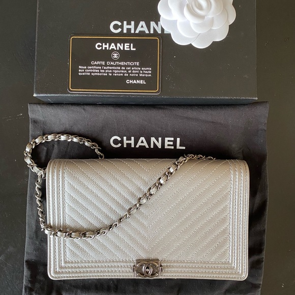 CHANEL Handbags - ❌SOLD❌CHANEL WOC Clutch Chevron Grey Metallic